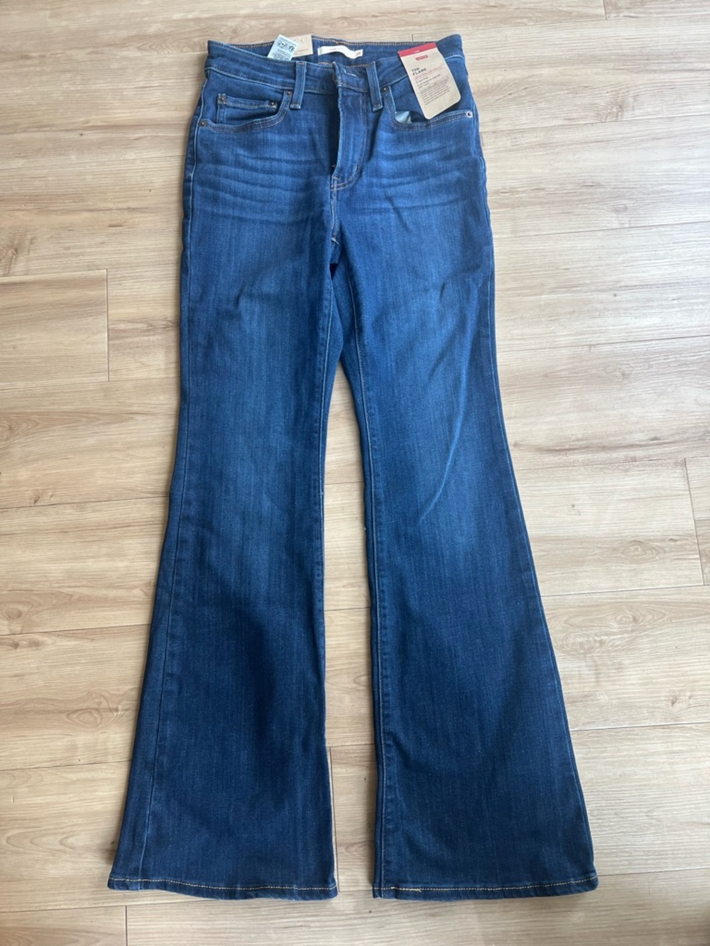 Levi's 726
Dark Blue Flared Jeans
